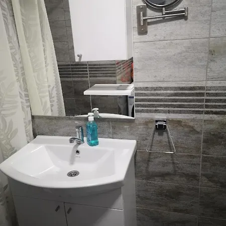 Stan Heba Apartment Pale